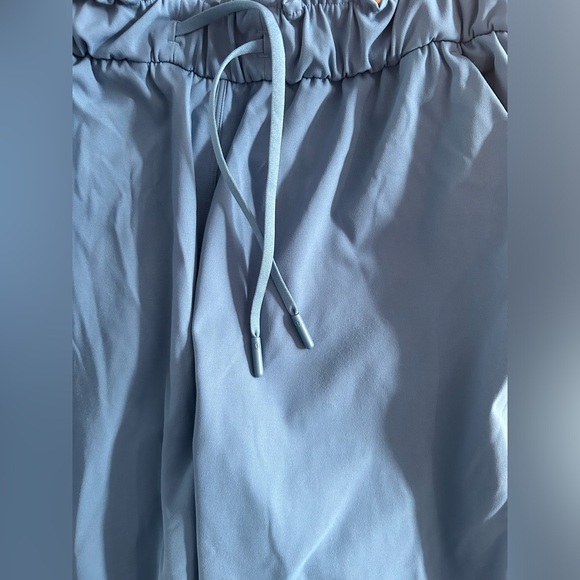 Lululemon pants size 8 - Picture 2 of 4